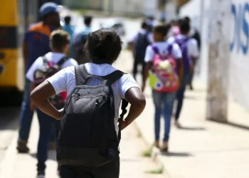 Pagamento de incentivo aos estudantes: Alunos do Ensino Médio podem receber bolsa