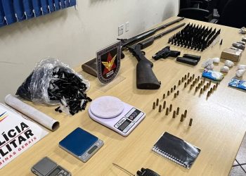 Polícia Militar prende acusados de tráfico e apreende drogas no bairro Colina em Barra de São Francisco