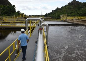 Cesan divide PPP bilionária do esgoto em dois blocos. Veja a lista das cidades