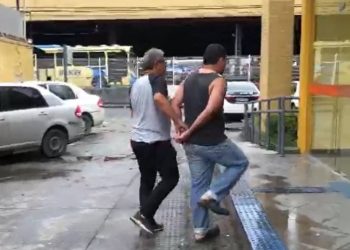 Mãe e pastor são presos por estuprar filho de 4 anos