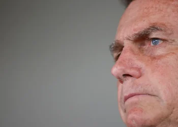 Ministros do STF veem tentativa de Bolsonaro virar “mártir internacional” em caso de embaixada