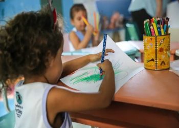 Mais de 2 milhões de crianças no país estão sem vagas em creches