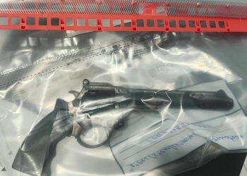 Polícia faz operação em Mantenopolis, apreende simulacro e duas pessoas detidas