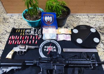 Força  Tática apreende drogas e armas no bairro Estrela em Barra de São Francisco
