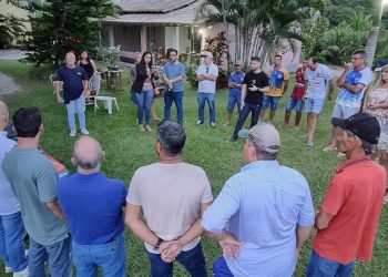 Prefeitura de Barra de São Francisco Entrega Novo Trator Cortador de Grama para Associação Esportiva