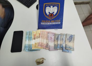 PM apreende drogas e dinheiro no bairro Irmãos Fernandes