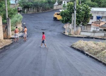 Bairro Estrela em Barra de São Francisco continua sendo asfaltado