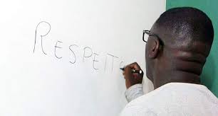 Aluno de 14 anos agride professor