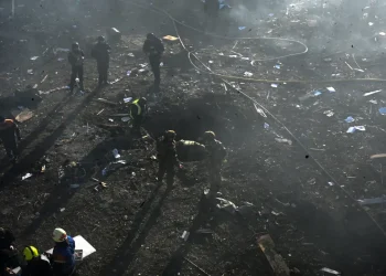 Após tratativas de Zelensky com EUA, Rússia bombardeia Ucrânia