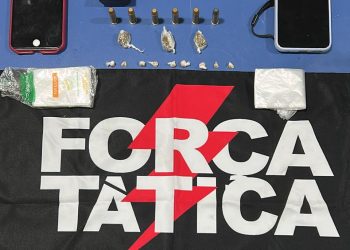 Três suspeitos detidos e arma apreendida em São Mateus