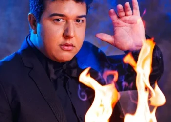 Mágico capixaba leva troféu em Campeonato Mineiro de Ilusionismo