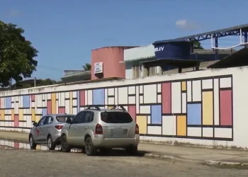 Grupo formado por jovens tenta invadir escola para matar coordenadora