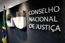 Juíza de Fundão/ES é condenada por baixa produtividade, destratar servidores, colocar estagiários para presidir audiências e favorecer grupos de advogados