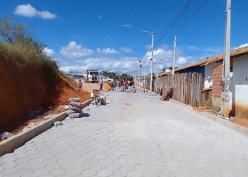 Moradores das “Casinhas” no bairro Colina agradecem ao prefeito Enivaldo dos Anjos