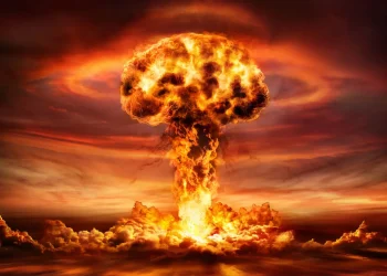 Diretora de Inteligência dos EUA alerta para “aniquilação nuclear” e acusa elites políticas de conduzirem o mundo ao abismo