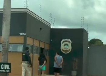 Casal de Barra de São Francisco é preso em flagrante com carro recheado de drogas