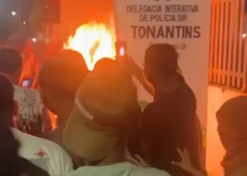 Homem suspeito de matar mulher é queimado dentro de delegacia