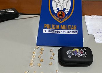 “Polícia Militar Apreende Drogas Durante Patrulhamento no Bairro Colina: Crack Retirado das Ruas”