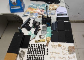Polícia Prende Quatro e Apreende Armas e Drogas em Santo Agostinho