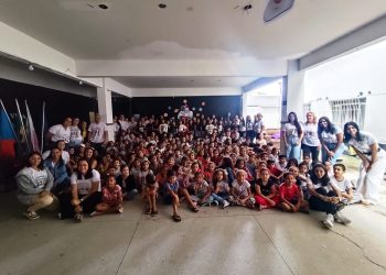“Fórmula da Diversão” encanta alunos e comunidade na III Feira de Ciências em Vila Paulista