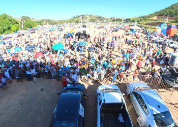 Multidão celebra encerramento das Festividades de Fim de Ano em Barra de São Francisco