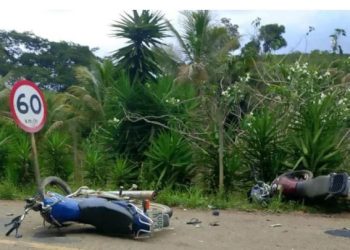 ACIDENTE ENTRE MOTOCICLETAS MATA DUAS PESSOAS E DEIXA TRÊS FERIDOS EM MANTENÓPOLIS