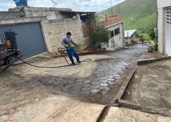 Início de asfaltamento na rua ADÃO BRUM no bairro Justinópolis