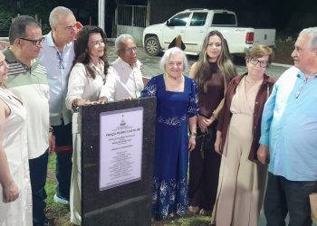 Enivaldo e Wanderson entregam nova praça e transformam bairro em Barra de São Francisco