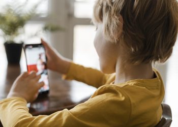 Lei Felca entra em vigor e reforça proteção de menores na internet