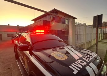 Polícia Civil realiza operação em Águia Branca com prisões e apreensão de arma