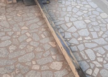 Câmeras de videomonitoramento identificam caminhonete derrubando placa em Barra de São Francisco
