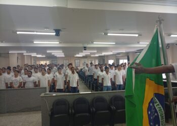 Juventude francisquense reafirma compromisso com a Pátria em emocionante cerimônia de Juramento à Bandeira