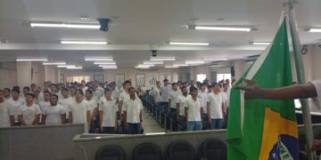 Juventude francisquense reafirma compromisso com a Pátria em emocionante cerimônia de Juramento à Bandeira