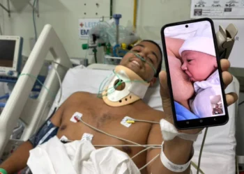 Barra de São Francisco – Amor que supera a distância: policial militar conhece filha recém-nascida por videochamada e emociona equipe hospitalar