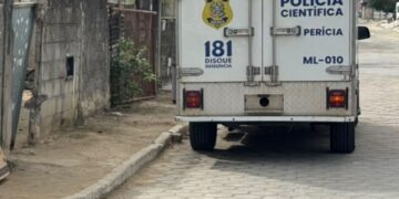 Mulher é assassinada a tiros na frente da filha de 11 anos em Sooretama
