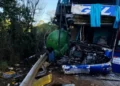 Acidente entre ônibus e caminhão deixa duas mulheres mortas e mais de 20 feridos em Minas Gerais