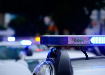 Adolescente de 14 anos desaparece com irmão de 1 ano após sair para mercado em Cariacica