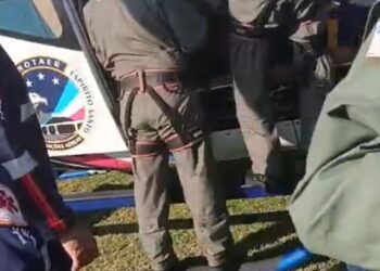 Helicóptero aeromédico mobiliza Barra de São Francisco para transferência de paciente em estado delicado
