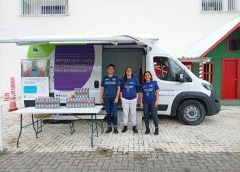 Edp oferece lâmpadas gratuítas e outros serviços no centro de Barra de São Francisco