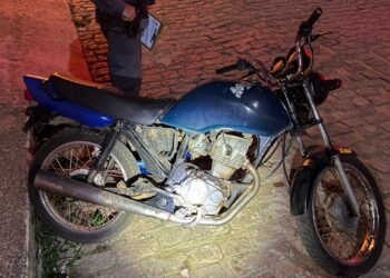 Moto abandonada é recolhida pela Polícia Militar em Barra de São Francisco; circunstâncias do caso serão apuradas