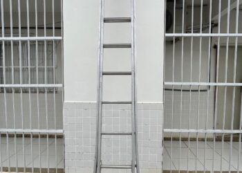 PM recupera escada furtada de depósito do Hospital Dr. Alceu Melgaço Filho durante patrulhamento em Barra de São Francisco