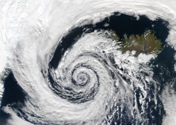 Ciclone extratropical coloca RJ, SP e ES em alerta para vendavais