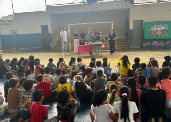Equipe de odontologia e profissionais da saúde realizam ação de saúde bucal na Escola Vicente Amaro