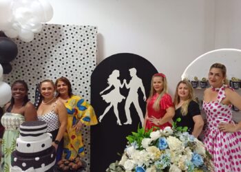Projeto Avivar transforma noite dos anos 60 em uma grande celebração da melhor idade em Barra de São Francisco