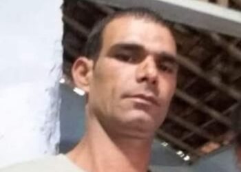 Carro capota e cai em barranco de 15 metros; motorista morre em Barra de São Francisco