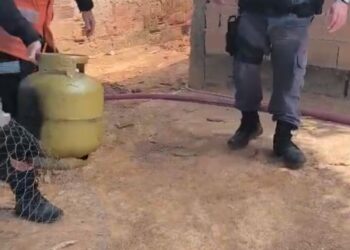 Incêndio destrói residência no bairro Estrela em Barra de São Francisco