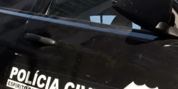 Bebê de 1 ano é encontrado sozinho em praça após suposta briga de casal em Vitória